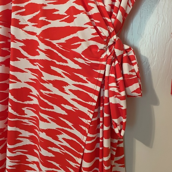 Jersey knit 3/4 sleeve wrap dress - Picture 3 of 4